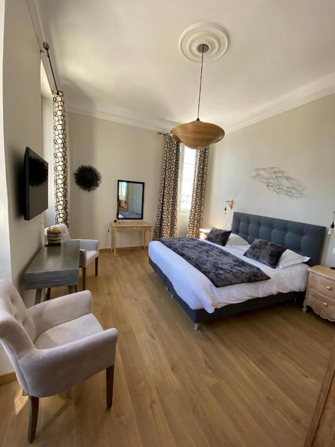 Hotel Restaurant De La Tour Sanary-sur-Mer Εξωτερικό φωτογραφία