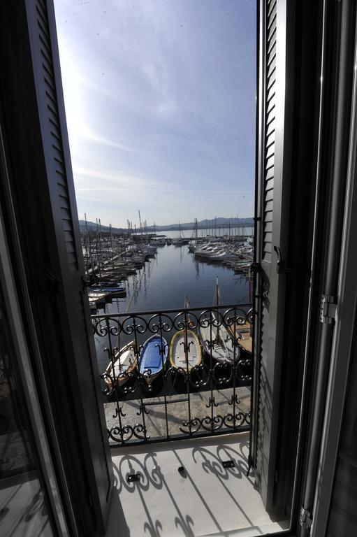 Hotel Restaurant De La Tour Sanary-sur-Mer Εξωτερικό φωτογραφία