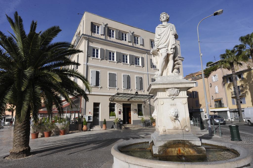 Hotel Restaurant De La Tour Sanary-sur-Mer Εξωτερικό φωτογραφία