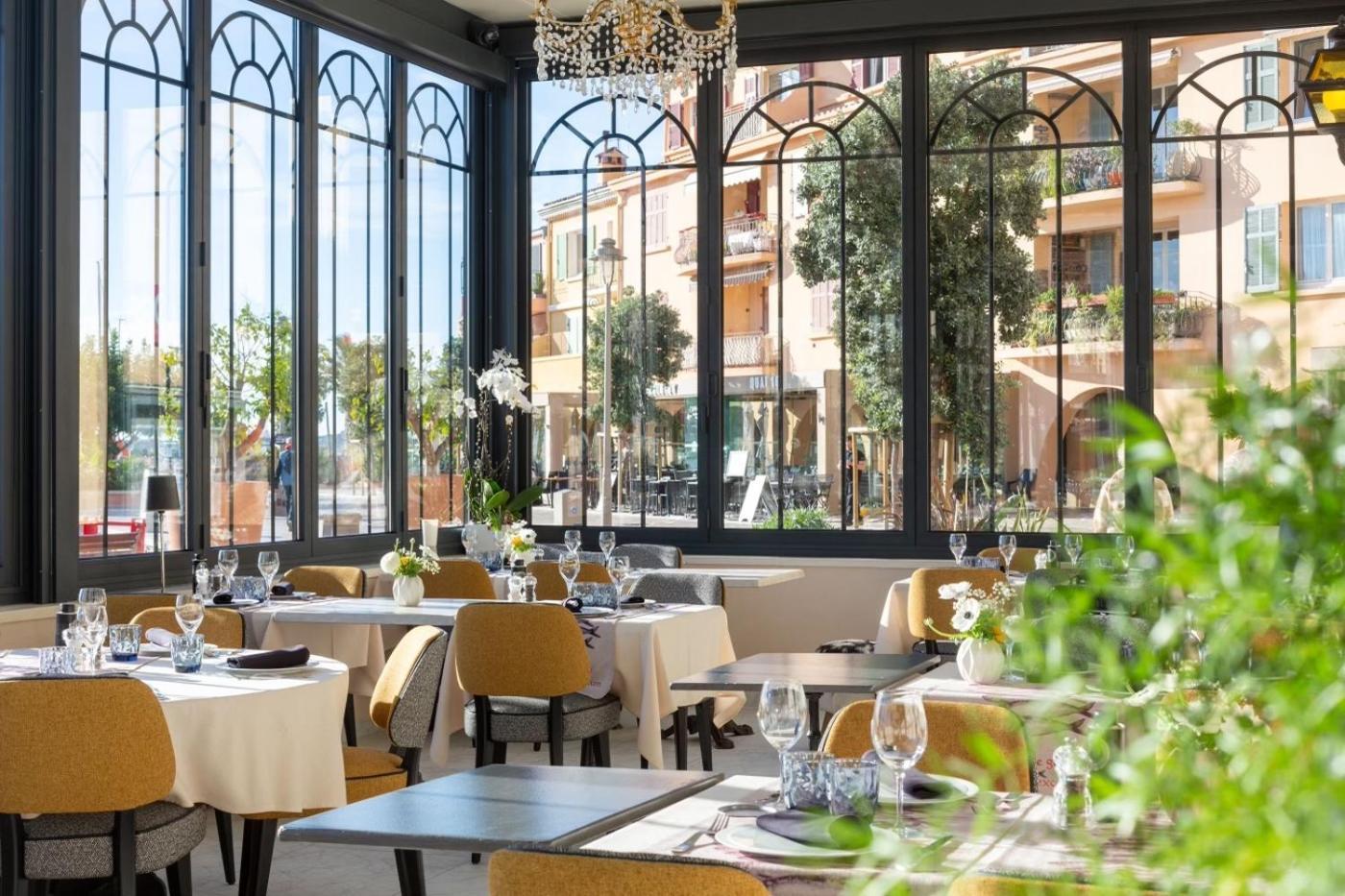 Hotel Restaurant De La Tour Sanary-sur-Mer Εξωτερικό φωτογραφία