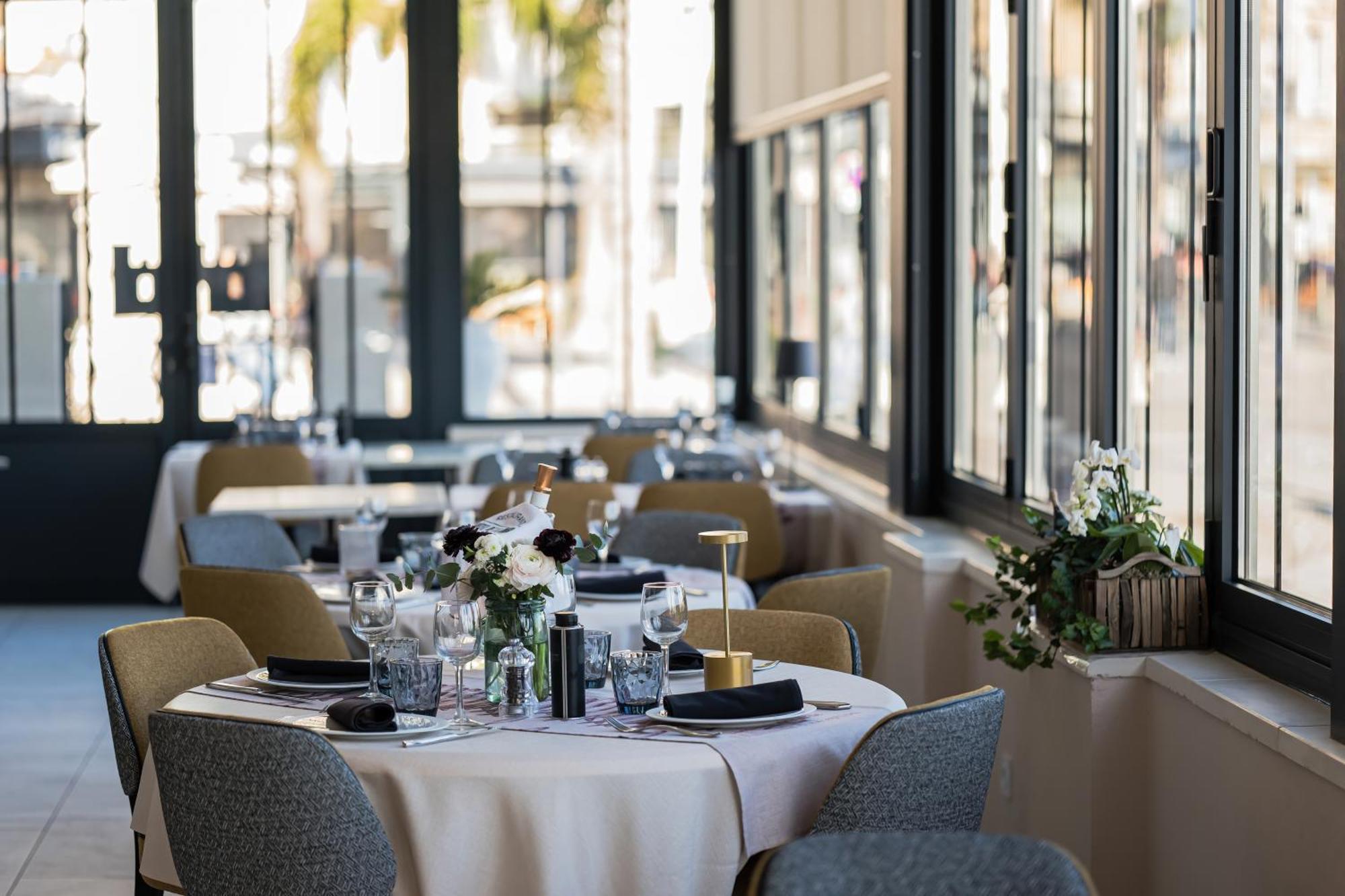 Hotel Restaurant De La Tour Sanary-sur-Mer Εξωτερικό φωτογραφία