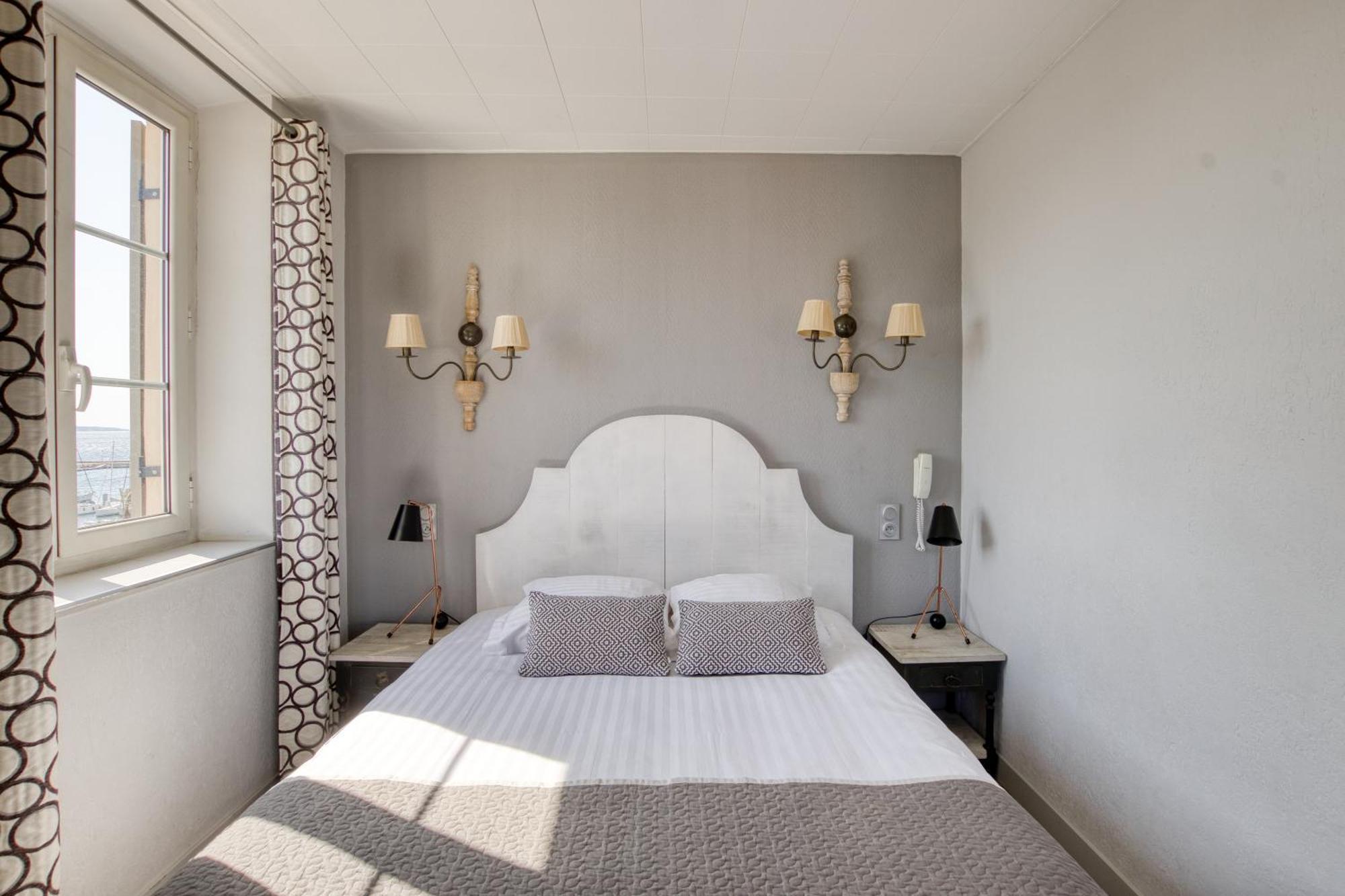 Hotel Restaurant De La Tour Sanary-sur-Mer Εξωτερικό φωτογραφία