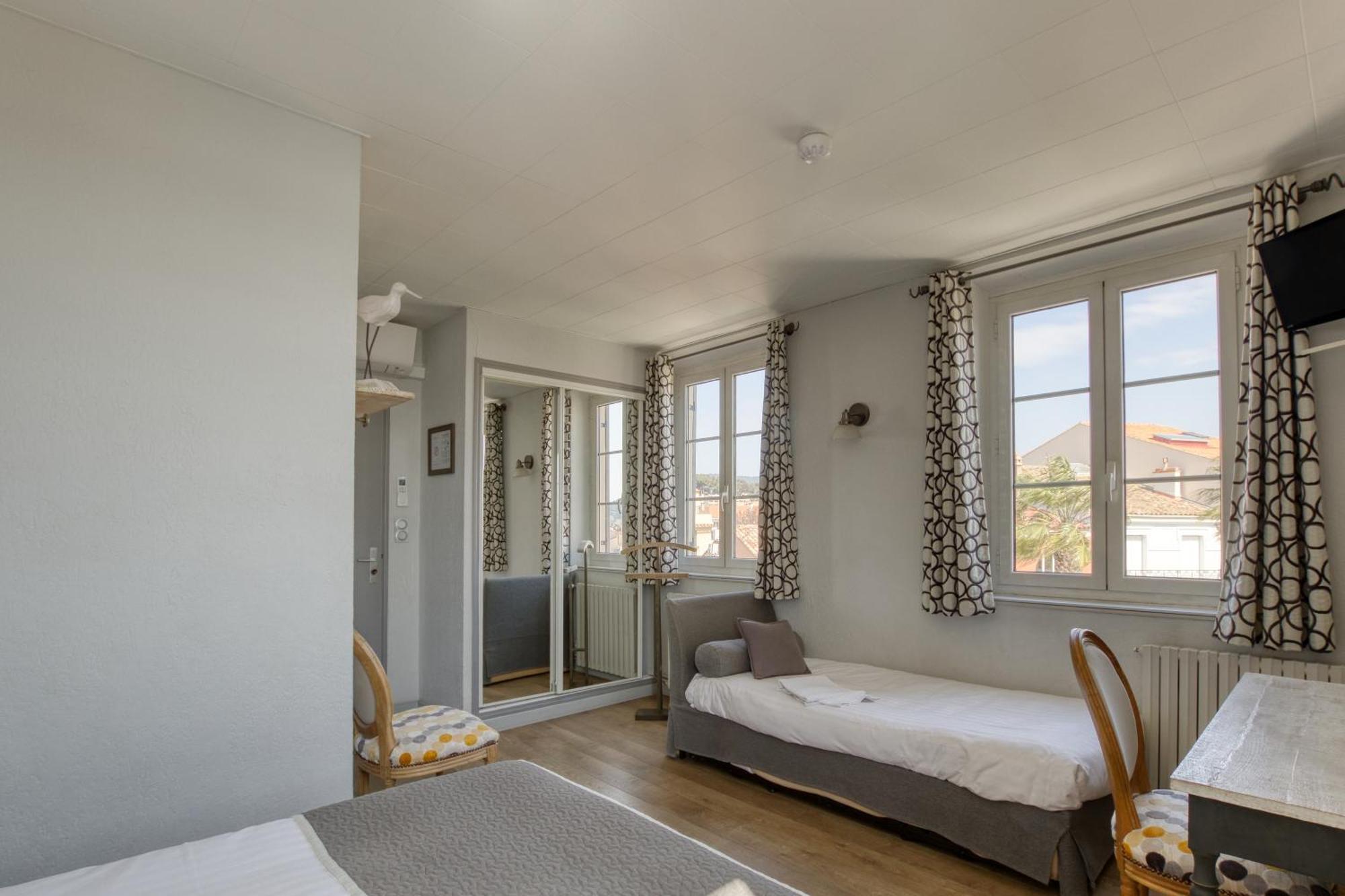 Hotel Restaurant De La Tour Sanary-sur-Mer Εξωτερικό φωτογραφία